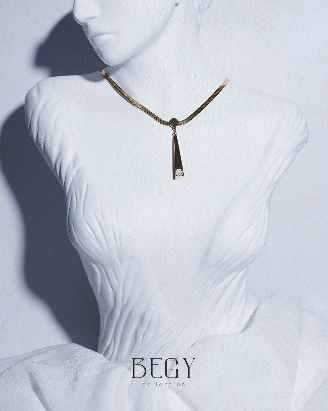 TRIANGLE SHINE GOLD KOLYE