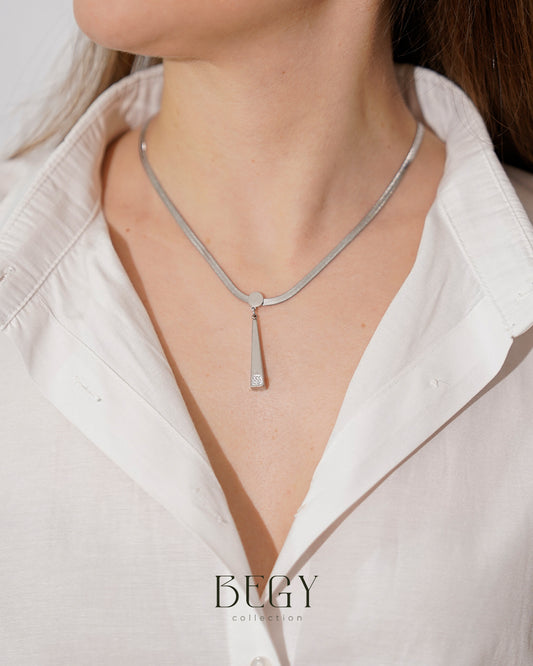 TRIANGLE SHINE SILVER KOLYE