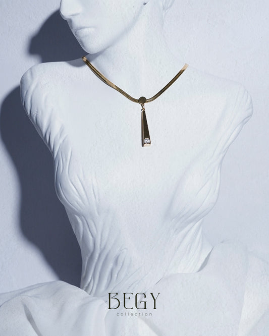 TRIANGLE SHINE GOLD KOLYE